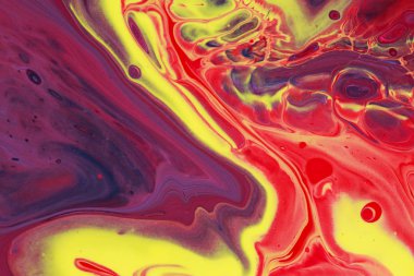 Lüks kırmızı bir boyanın soyut bir resmi.