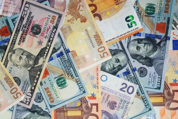 Фон Долларов Евро Разбросаны Случайно — стоковое фото