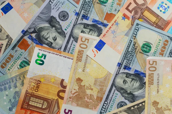 Tło Dolarów Euro Rozrzucone Losowo — Zdjęcie stockowe