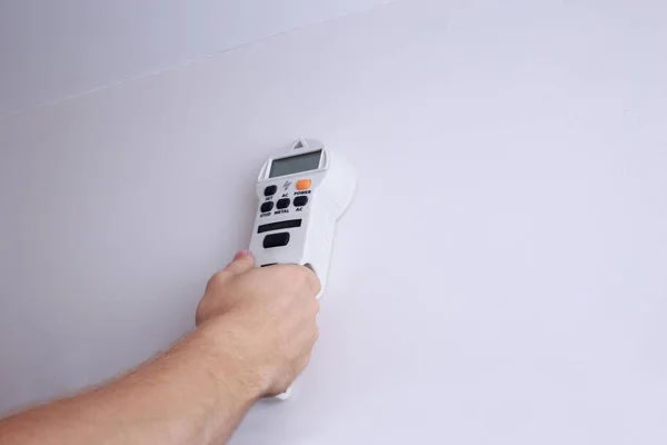 Erkek el elektronik duvar tarayıcı ile