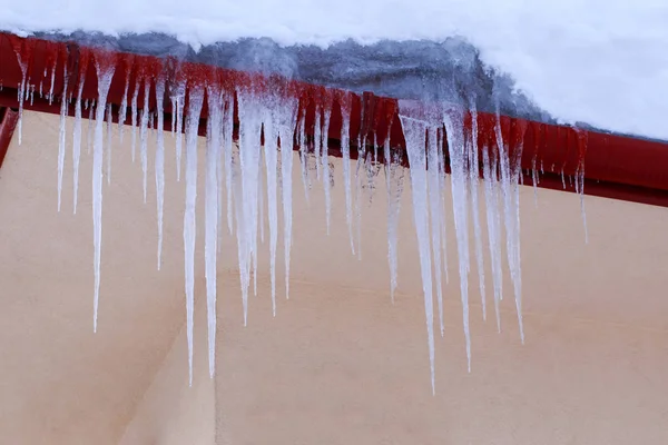 Sharp Icicles Melted Snow Hanging Eaves Roof — Stock Photo, Image