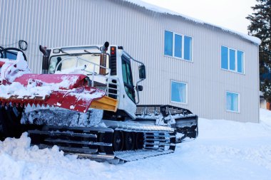 Kayak yamacı hazırlama makinesi