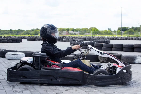 Karting en una pista deportiva — Foto de Stock
