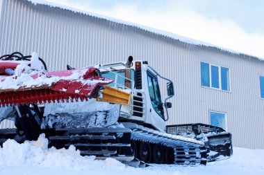 Kayak yamacı hazırlama makinesi