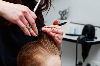 Kuaför Salonu küçük çocuk