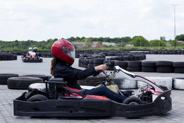 Karting en una pista deportiva — Foto de Stock