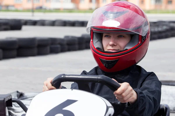 Kartfahren auf einer Sportstrecke — Stockfoto