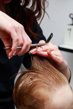 Kuaför Salonu küçük çocuk