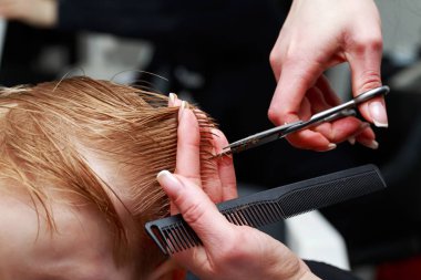 Kuaför Salonu küçük çocuk