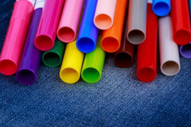 kot pantolon renkli işaretleri