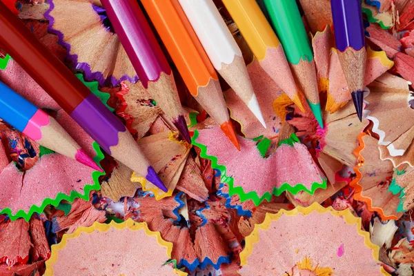 Ceruza és színes forgács — Stock Fotó
