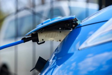 Elektrikli araç şarj oluyor