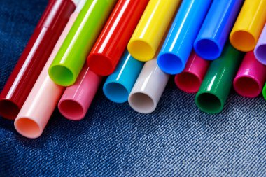 kot pantolon renkli işaretleri