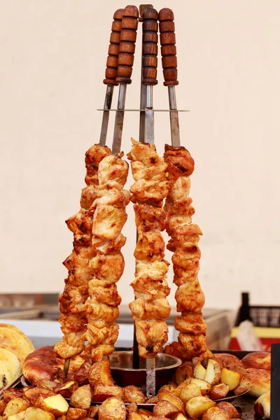 Vlees Kebab op spiesjes — Stockfoto