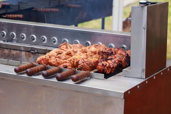 Kebab de carne em espetos — Fotografia de Stock