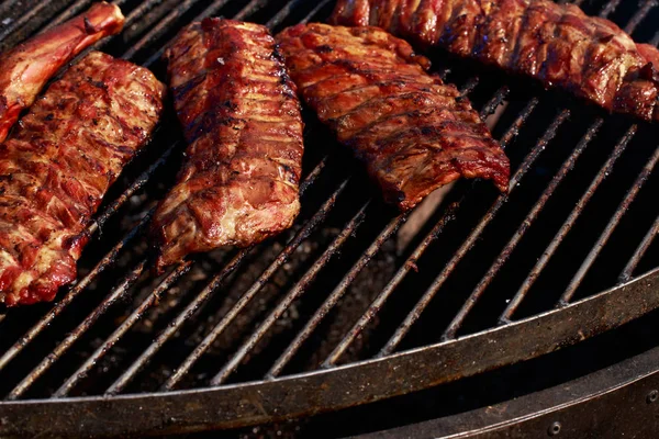 Ribben op de grill — Stockfoto