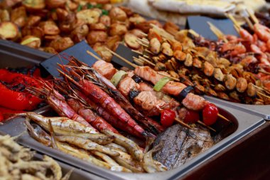 Deniz ürünleri kebabı