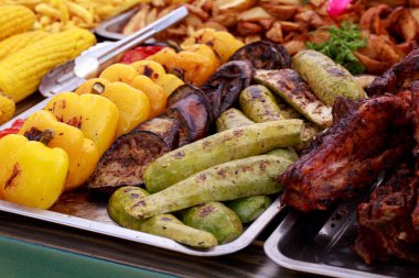 Izgara pişmiş sebzeler yakın