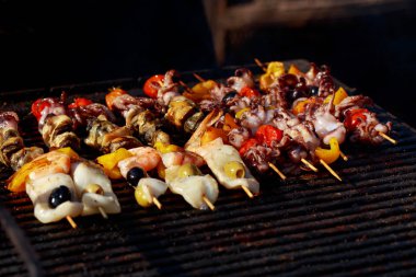 Deniz ürünleri kebabı