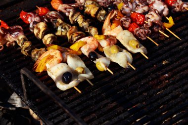 Deniz ürünleri kebabı