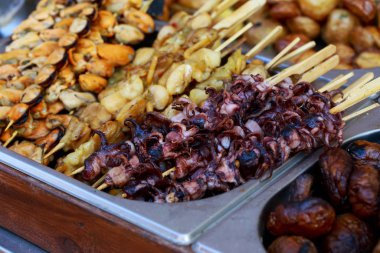 Deniz ürünleri kebabı