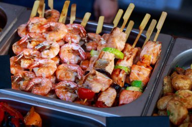 Deniz ürünleri kebabı
