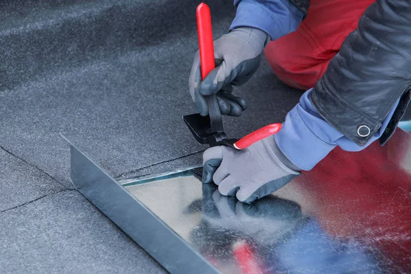 Kucak eklemli özel teneke dikiş pensesi.