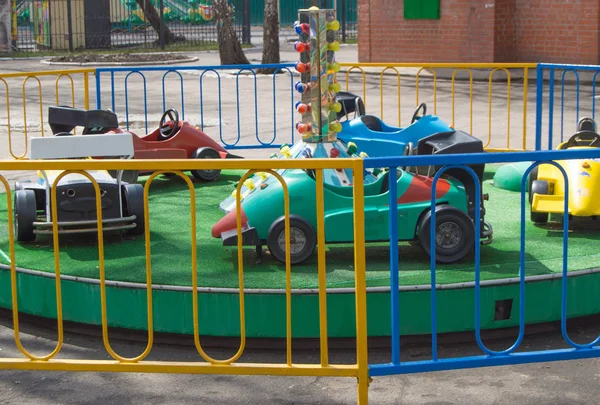 Coches Coloridos Para Niños Carrusel Diversión Parque —  Fotos de Stock