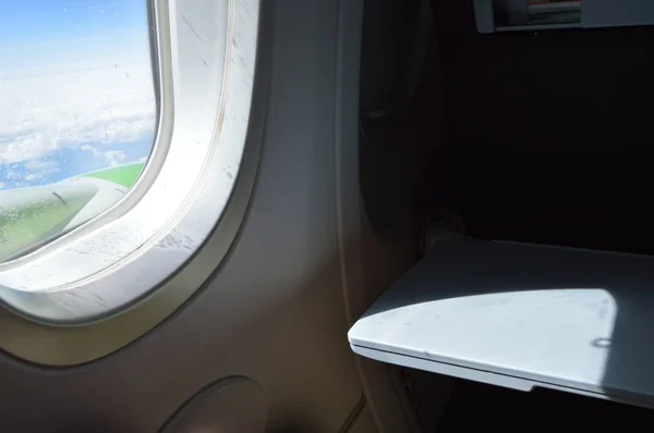 Ventana Del Avión Una Mesa Concepto Viaje — Foto de Stock