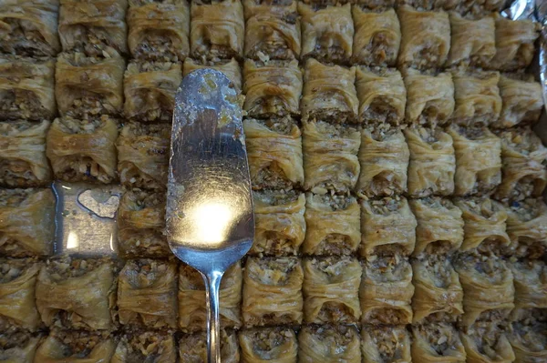 Traditionelles türkisches Dessert Baklava, das Konzept des Essens im Hotelrestaurant, Hintergrund — Stockfoto