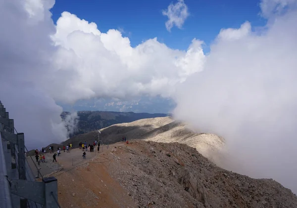 Nebel auf dem Berg Tahtali in Kemer, Türkei Mai 2018 — Stockfoto