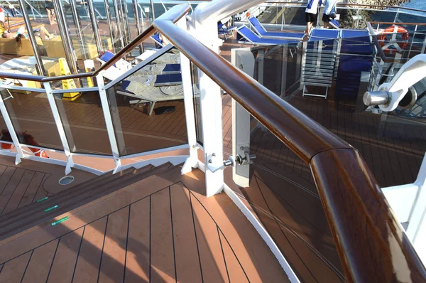 View of the wooden stairs on the open deck of a luxury cruise liner — Stock Photo, Image