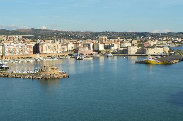 Panoramisch uitzicht op Civitavecchia haven, kust, haven, gebouwen, 7 oktober 2018 — Stockfoto