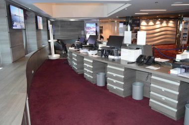 MSC Meraviglia, 8 Ekim 2018 'de iş yeri yöneticilerinin görüşlerine sahip bir yolcu gemisinin ön masası..