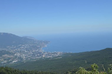 El-Petri dağından Yalta tatil beldesi Panorama, Kırım 01.06.2018.