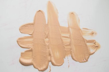 Beyaz arka planda Sıvı Vakfı lekesi. Kapatıcı işaretleyicisi dalgalanması.