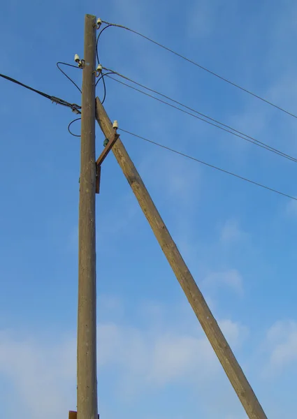 Antiguo Soporte Madera Líneas Transmisión Potencia Con Cables Aisladores Sobre — Foto de Stock