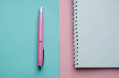 Yaratıcı düz yatıyordu, üstten görünüm office Danışma, metin, not defteri, kalem için boş alan ile çalışma alanı