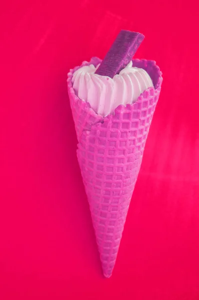 Sorvete CONE NEON COLORS arte pop arte Flatley, fundo rosa quente — Fotografia de Stock