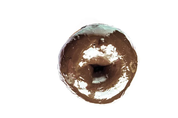 Köstliche Donut mit glänzender Schokolade Spiegelglasur isoliert auf weißem Hintergrund durch Ausschneiden. Ansicht von oben — Stockfoto