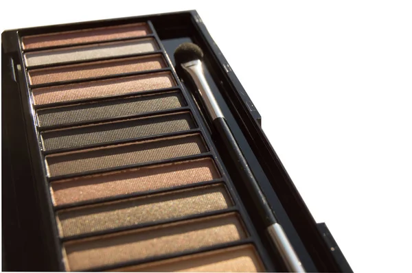 Natural marrón Desnudo sombra de ojos paleta de primer plano, con borla aislada sobre fondo blanco —  Fotos de Stock