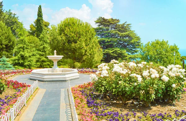 Fountain Crimea Beautiful Historical Park Yusupov Palace Flower Beds Rose — Stock Photo, Image