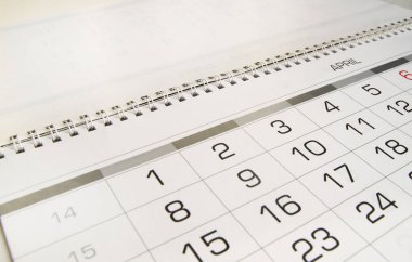 Nisan 2019 beyaz zemin üzerinde sarmal takvim izolasyonu..