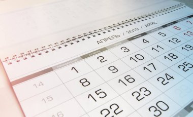 Nisan 2019 beyaz zemin üzerinde sarmal takvim izolasyonu..