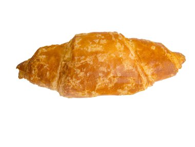 Taze bir kruvasan beyaz bir arkaplanda kırpılarak izole edilmiş..