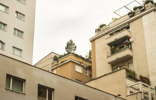 Milan Talya Ekim 2018 Konut Balkonları Çatı Bahçesi Olan Dış — Stok fotoğraf