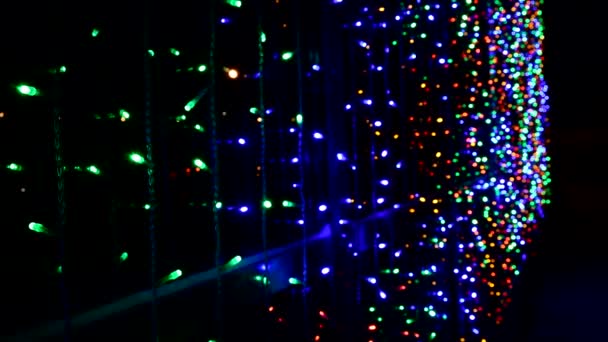 Abstrakter Hintergrund Urlaub Led Streifen Lichter Hauswand Weihnachtsdekoration Rot Blau — Stockvideo