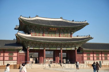 Seoul, Güney Kore - 17 Ocak 2019: 17 Ocak 2019 Seoul, Güney Kore sarayında Sarayın kapıları. 