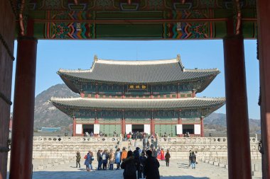 Seoul, Güney Kore - 17 Ocak 2019: 17 Ocak 2019 Seoul, Güney Kore sarayında Sarayın kapıları. 