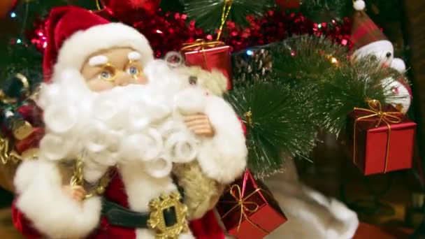 Άγιος Βασίλης Και Χριστουγεννιάτικο Δέντρο — Αρχείο Βίντεο